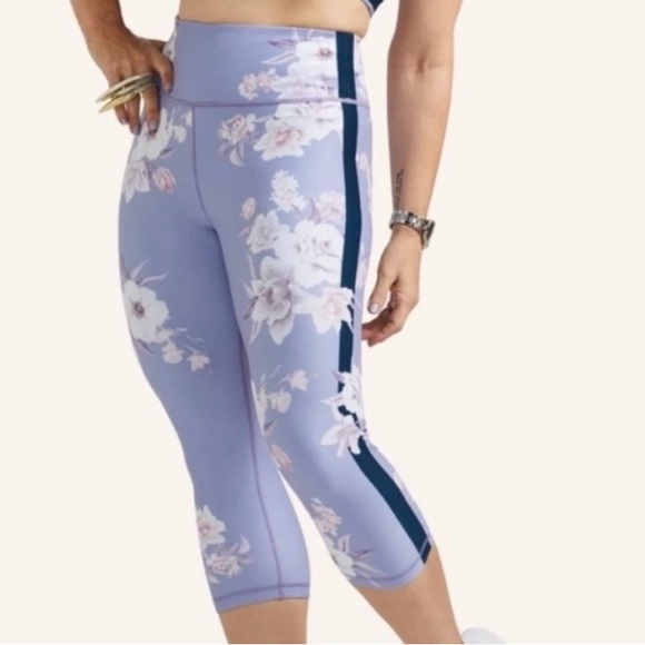 Peloton Pants - Peloton Wild Flower Reversible Capri Leggings medium